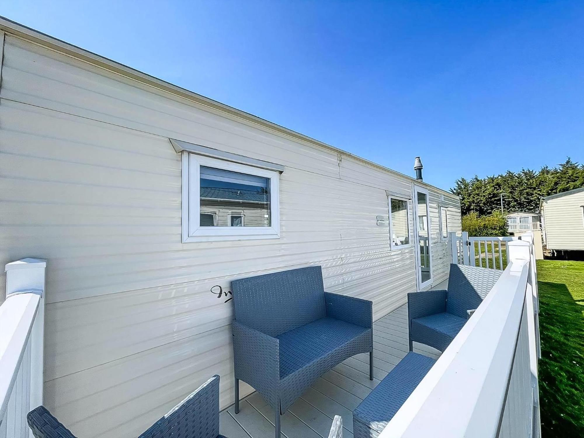 Gorgeous Caravan With Decking In Breydon Water Holiday Park, Ref 10081B Belton with Browston Buitenkant foto