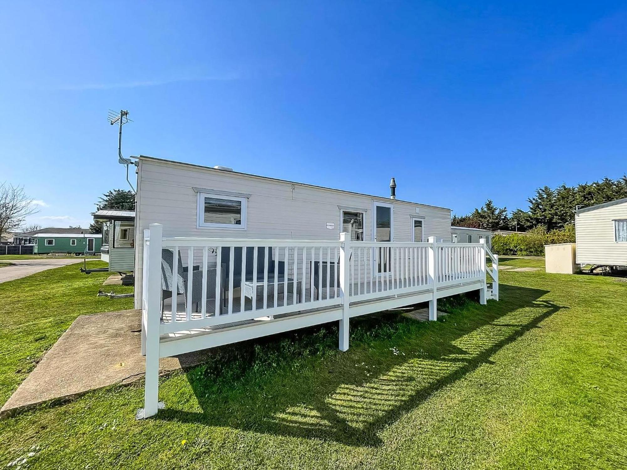 Gorgeous Caravan With Decking In Breydon Water Holiday Park, Ref 10081B Belton with Browston Buitenkant foto